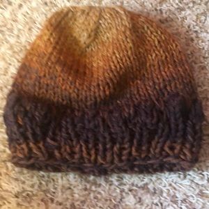 Cute ombré from tan to dark brown hand knitted in great condition OS
